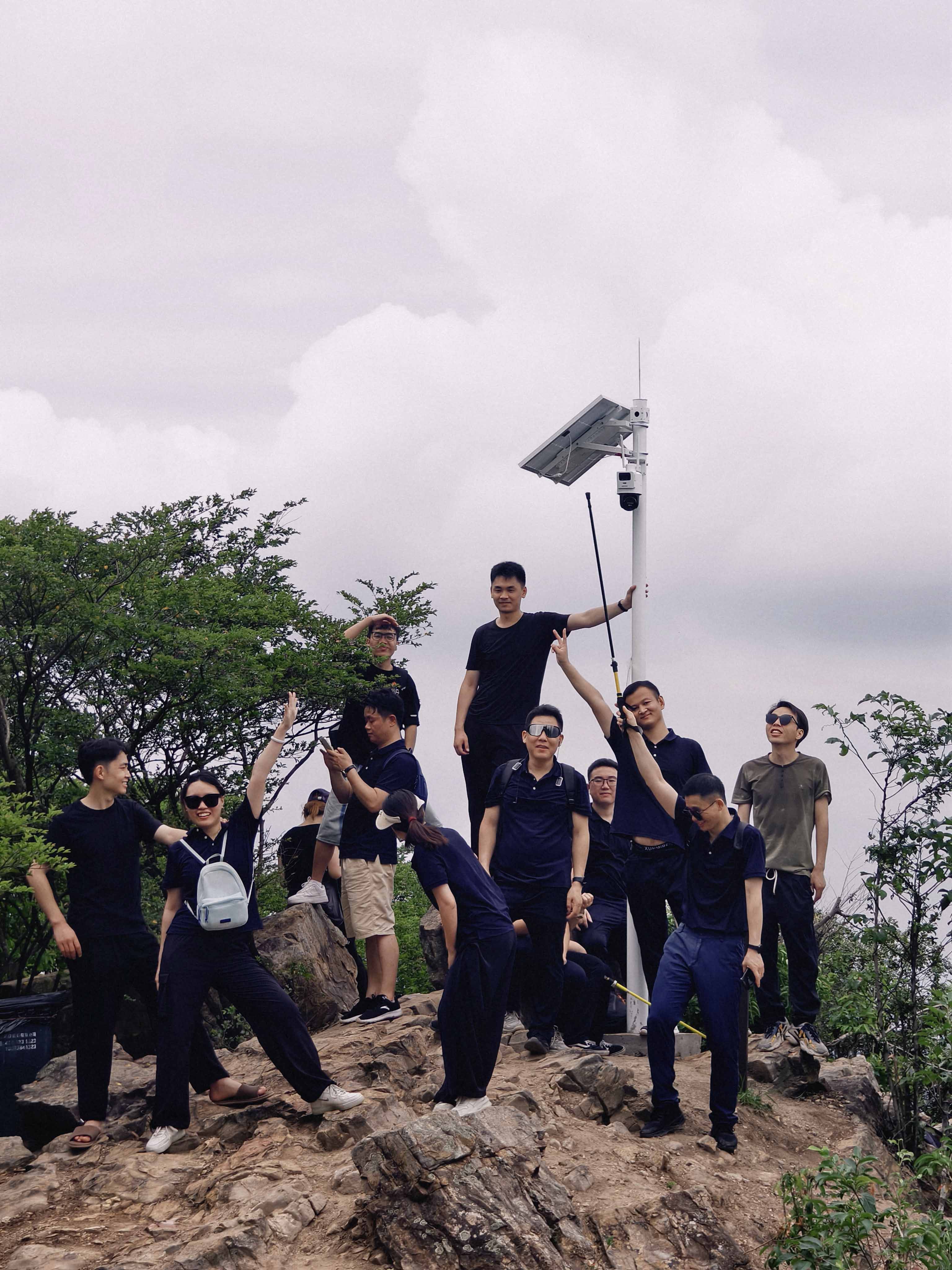 久信達科技公司員工齊聚光明區蠄蜍石，開啟活力爬山之旅暨團建活動(圖4)
